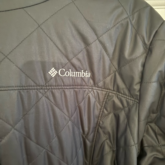 Columbia Black Quilted Hooded Puffer Jacket - Picture 2 of 4